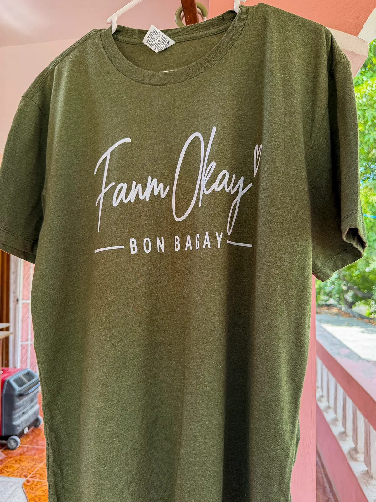 T-shirt vert Fanm Okay Bon Bagay, réalisation de FAH&CO